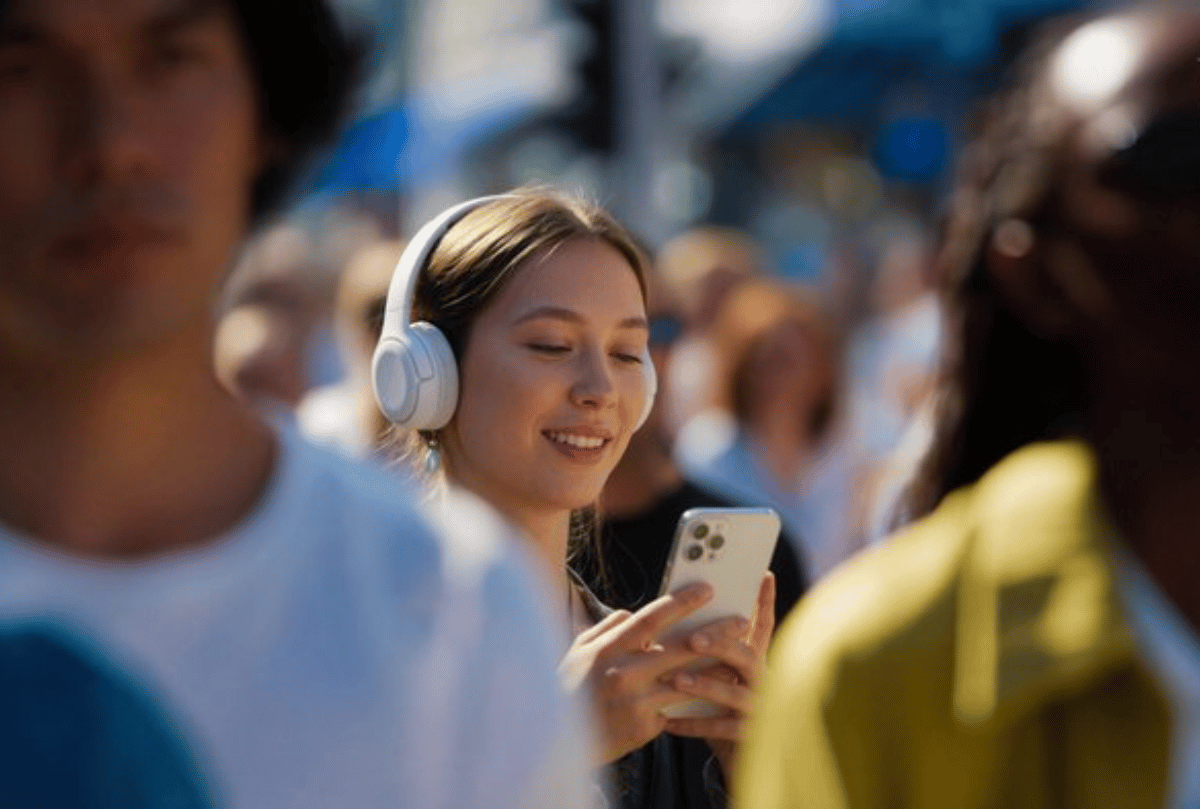 Ericsson Projects 63% of UAE Smartphone Users Will Use AI Agents by 2030